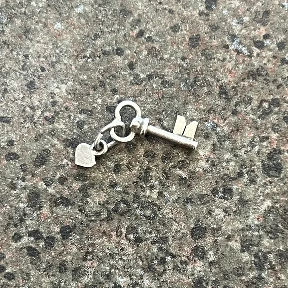 Antique 800/835 German Silver Key with Tiny Heart Charm- .4 Grams - Picture 5 of 5